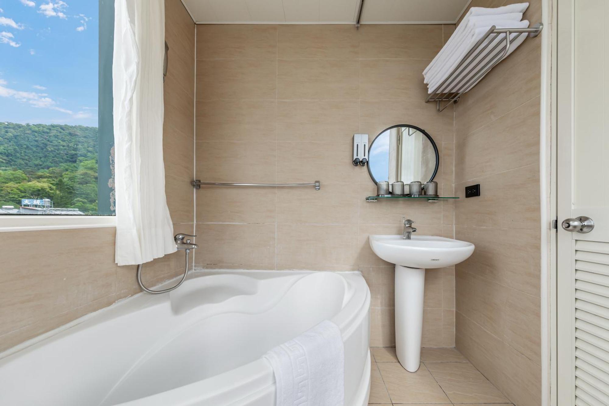 Sun Moon Lake Itathao Vacation Inn With Elevator Yuchi Extérieur photo